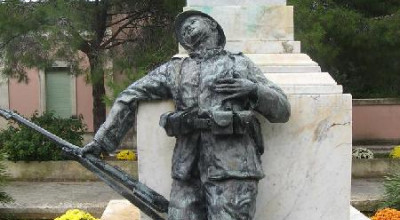 Tricase - piazza 

Alfredo Codacci Pisanelli - Monumento ai Caduti
